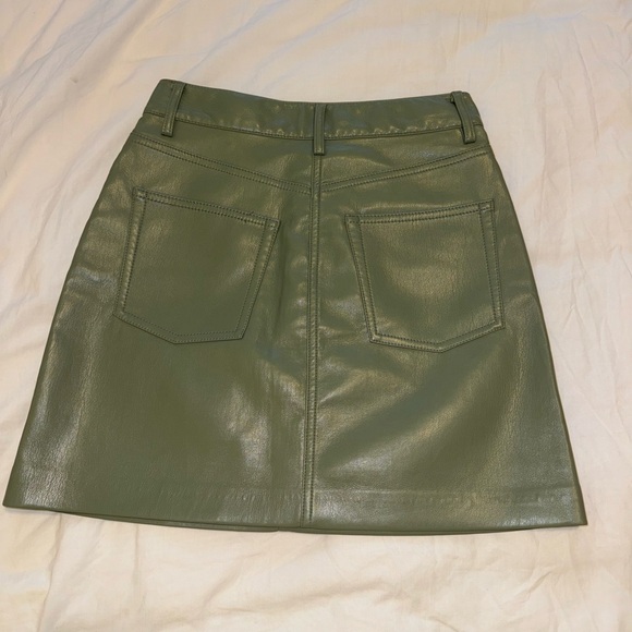 Faux leather mini skirt. Olive green. - Picture 2 of 3